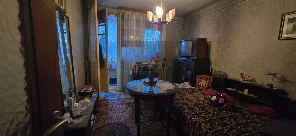 3 camere 5 minute METROU 1 DECEMBRIE 1918 DE RENOVAT