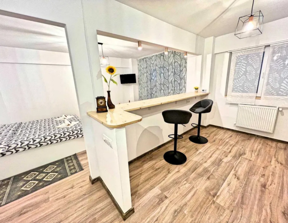 Apartament 2 camere, decomandat - zona Noua