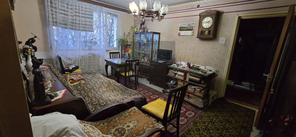 3 camere 5 min metrou 1 Decembrie 1918 DE RENOVAT