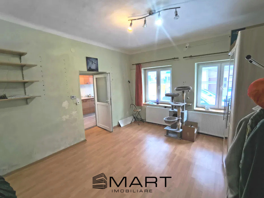 Apartament cu 1 camera zona centrala cu loc de parcare