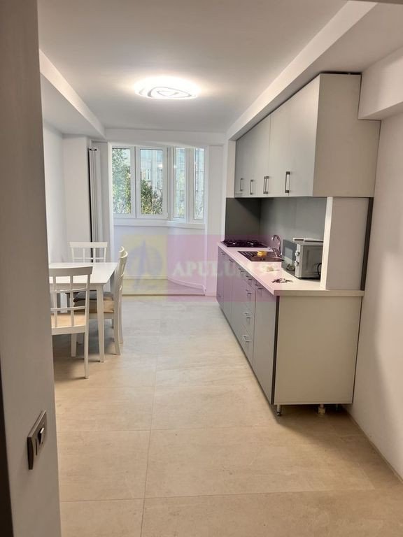 Vanzare apartament 3 camere Decebal, metrou, parking