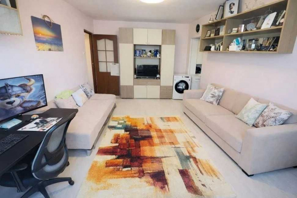 Apartament 3 camere Astra, etaj 1,parcare,115000 Euro neg