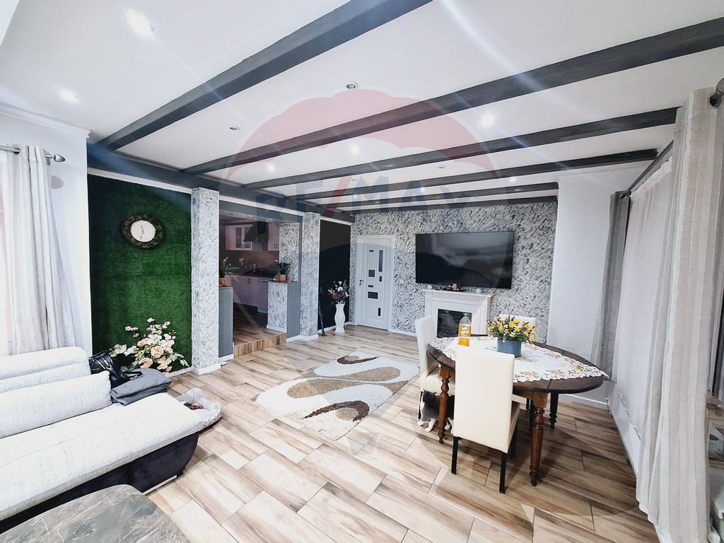 Apartament cu 3 camere de vânzare în zona Nufarul