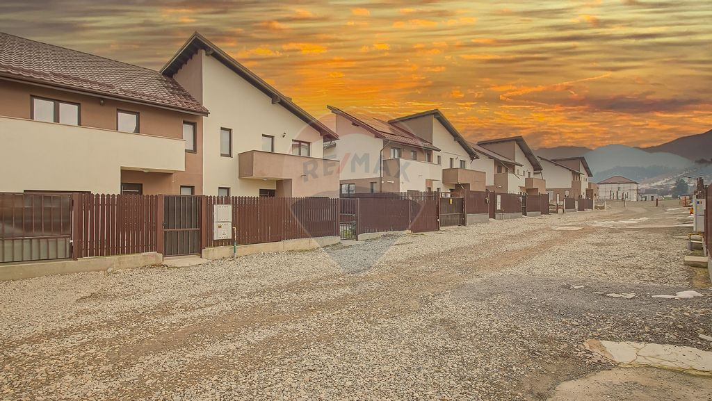 Casa Brasov- Premium - garaj , 6 camere, terasa, curte, mobi