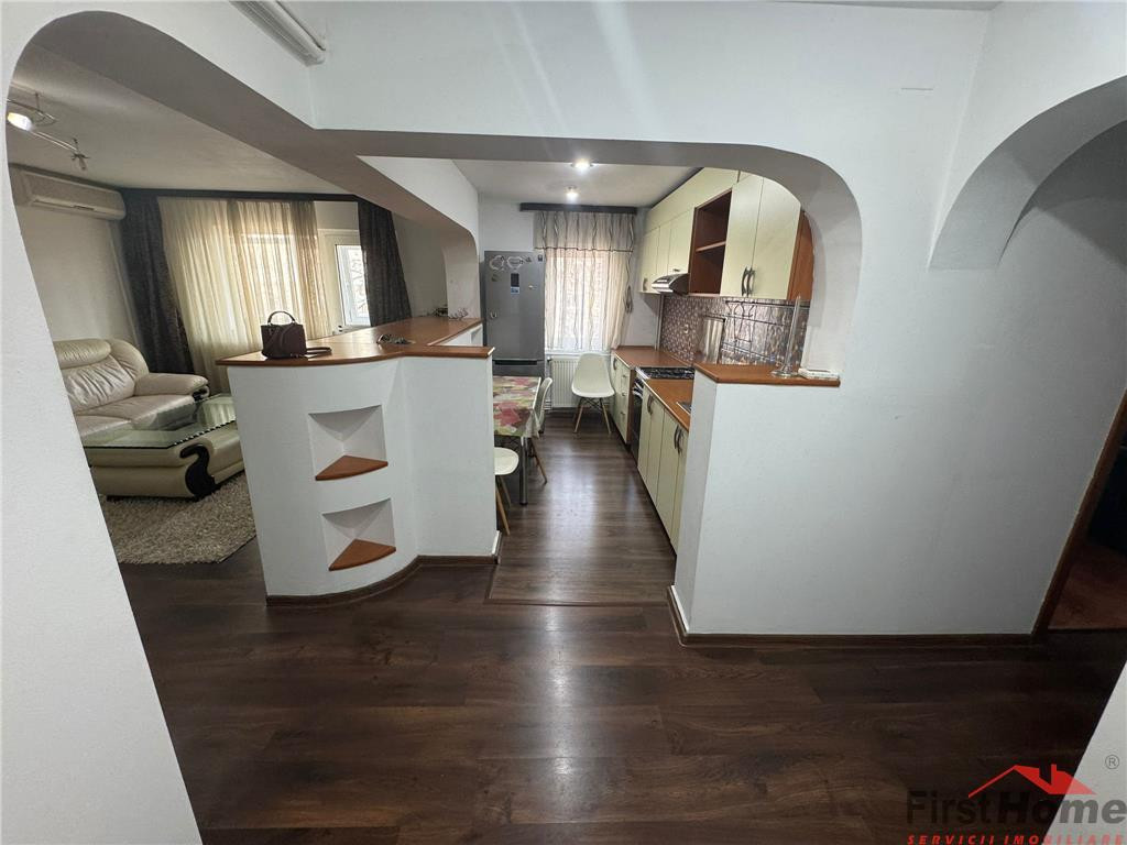 Apartament 3 camere, etaj 2, 75mp, zona Centrala , mobilat s