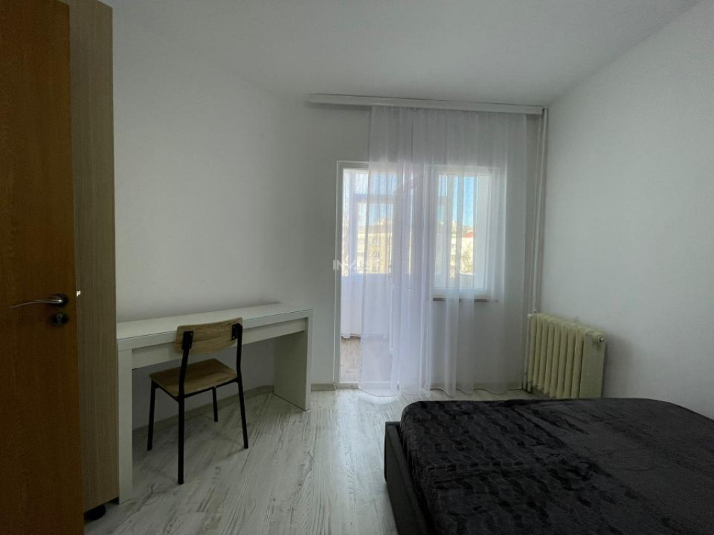 Apartament de vanzare, 2 camere, decomandat, zona Canta - Pr