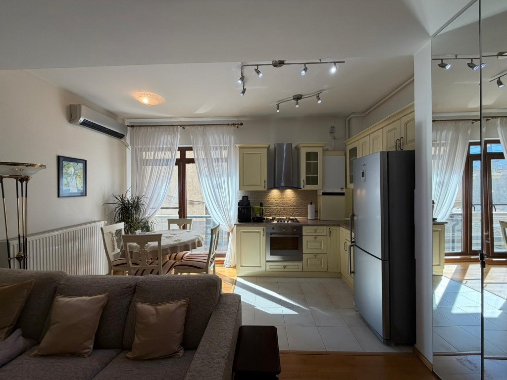 2 camere, Arcul de Triumf / Herăstrău, bloc 2006