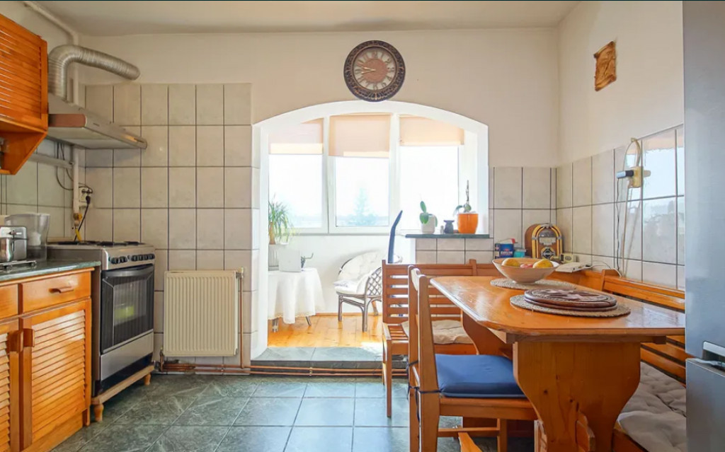 Apartament 3 camere, decomandat - zona Triaj