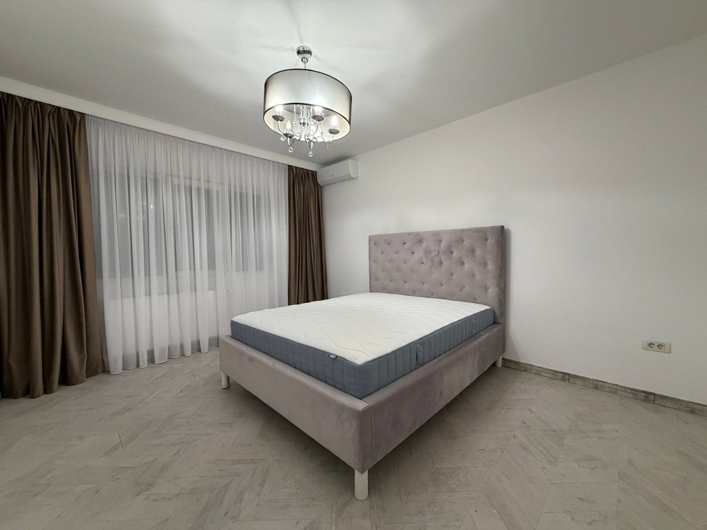 3 camere 2 bai etaj 3 apartament renovat recent, proprietar