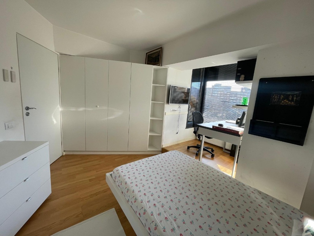 Unirii in Y-uri, 2 camere, decom., etaj 1