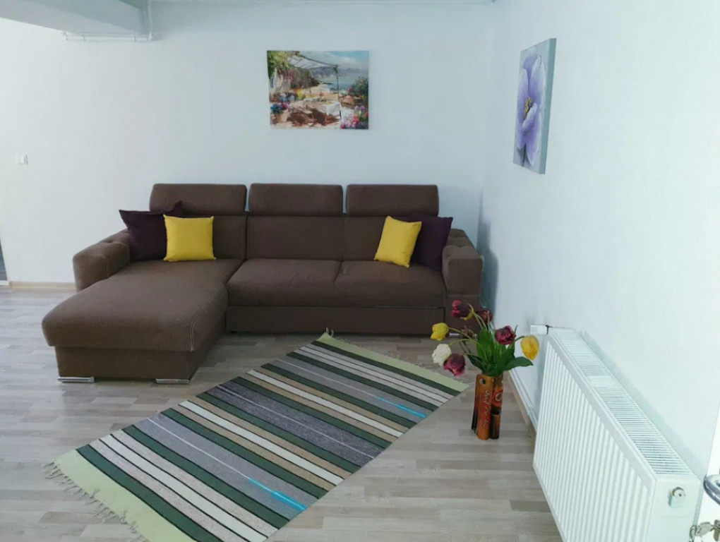 Apartament cu 5 camere, decomandat - Centrul Istoric