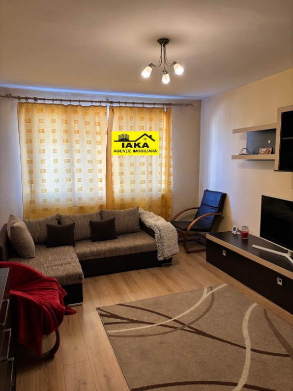 P-Ta Revolutiei, 2 camere, decom., etaj 1