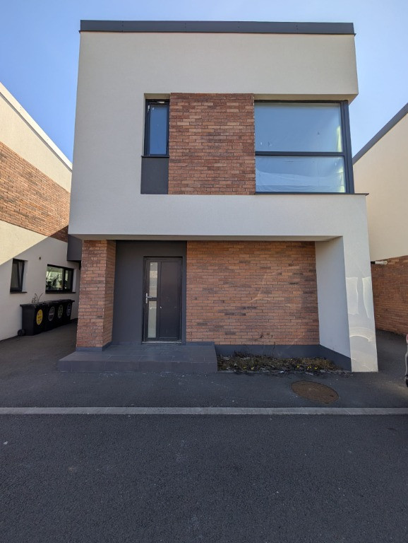 Casă nouă 3 dormitoare, panouri fotovoltaice, garaj - Dumitru Mocanu