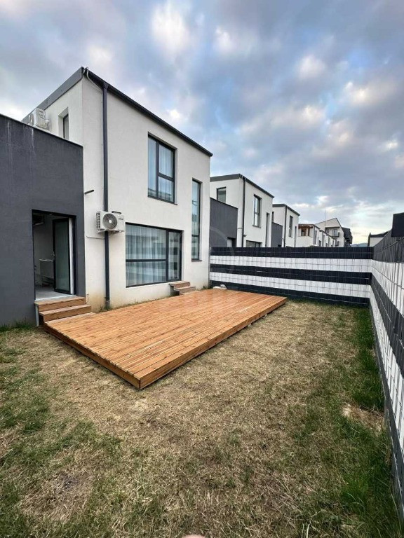 Casă nouă NELOCUITĂ, design interior premium, panouri fotovoltaice