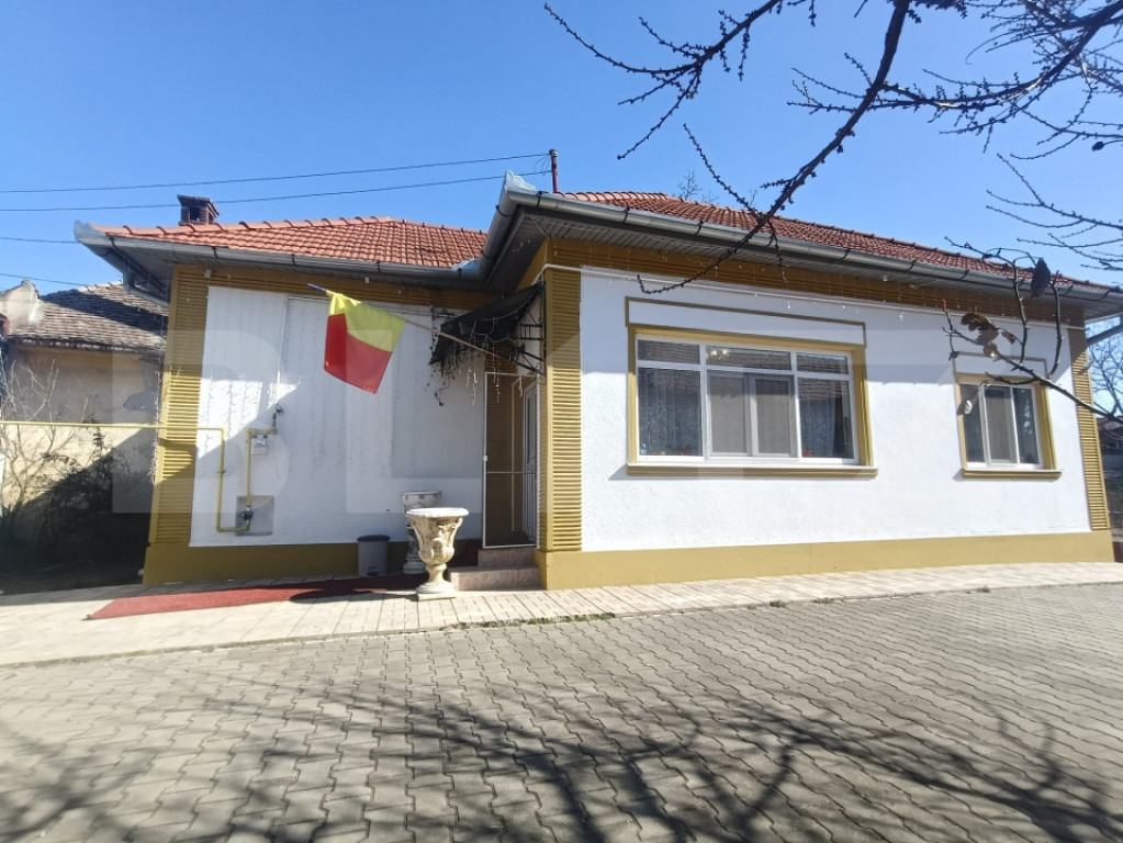 Casă în Zona Centru | 77 mp utili | Teren 854 mp | Garaj |