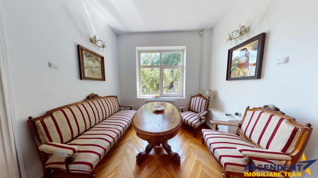 Casa saseasca autentica,1.100 mp teren, pomi fructiferi si p