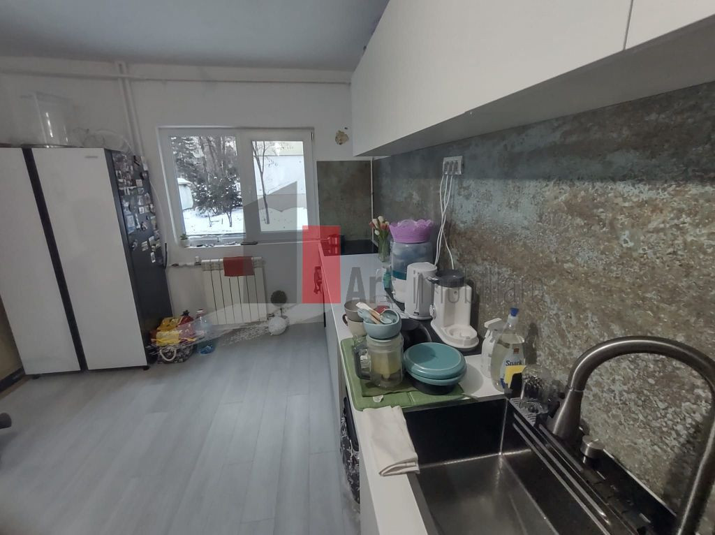 Vânzare apartament 2 camere semidecomandat Drumul Găzar...