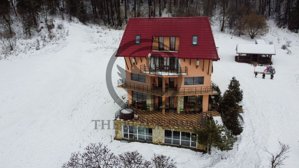 Pensiune la cheie de vanzare | 10 camere | Sacele, Brasov...
