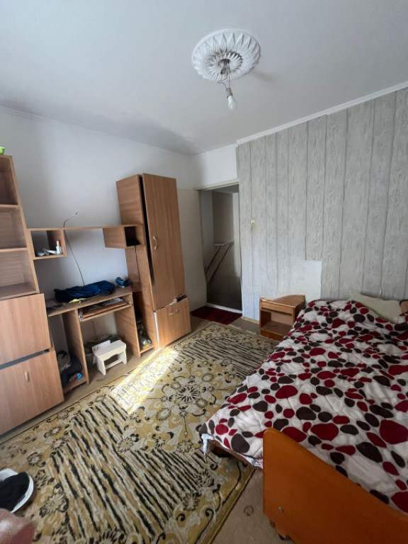 - Apartament 3 camere confort 1 decomandat, zona Progresu