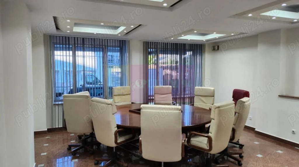 Inchiriere o cladire de birouri in zona Damaroaia cu 12 p...