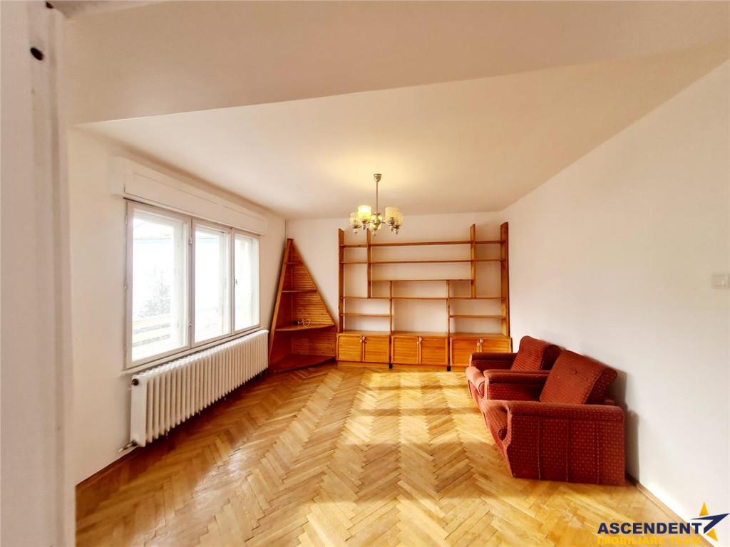 Nivel in vila, 4 camere, cu garaj, curte proprie, Central,