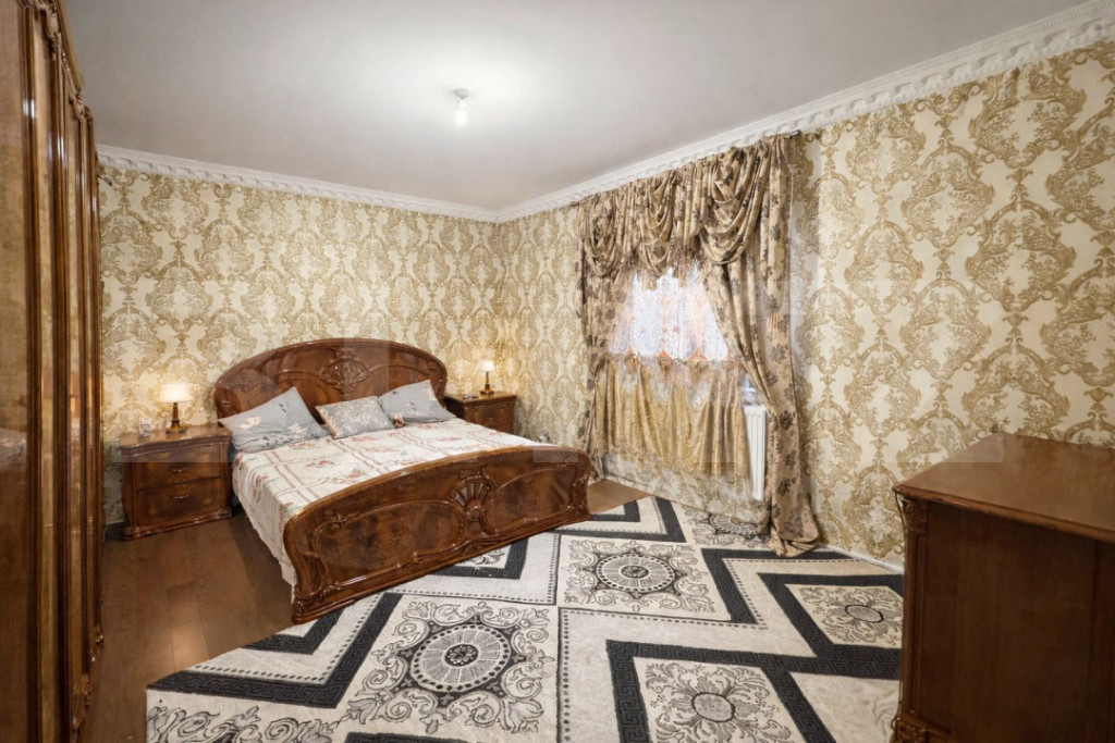 Casa individuala spatioasa in Dezmir-200mp utili, teren 600m