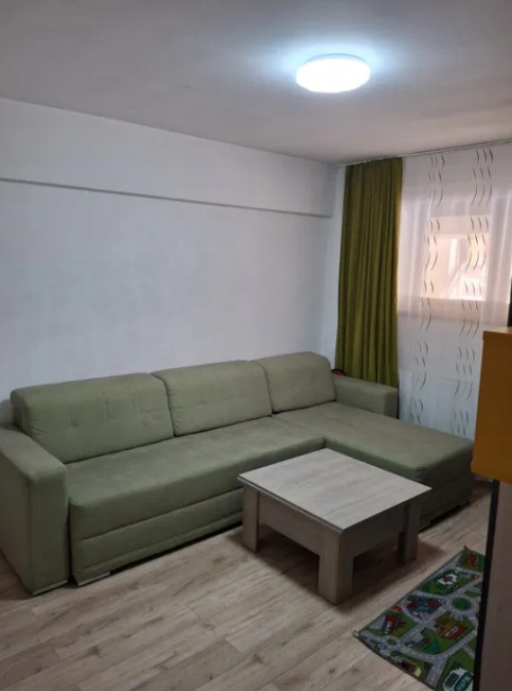 Apartament 2 camere, decomandat - zona Ghimbav