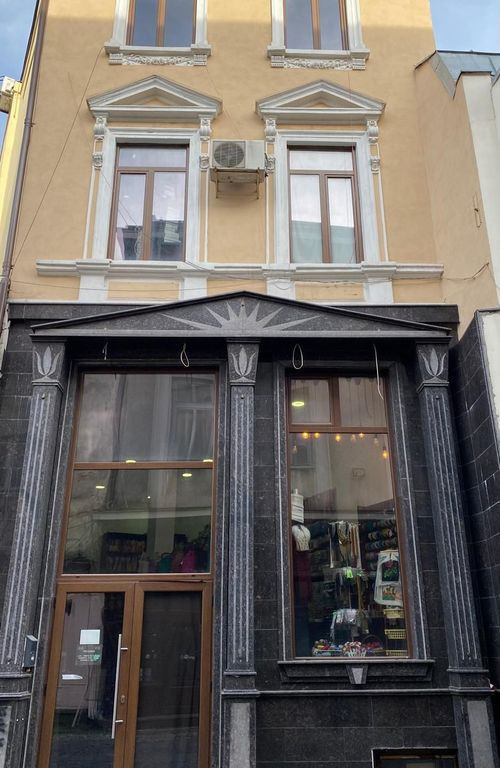 Centrul Istoric Imobil 1.000 mp utili S+P+2 Trafic intens