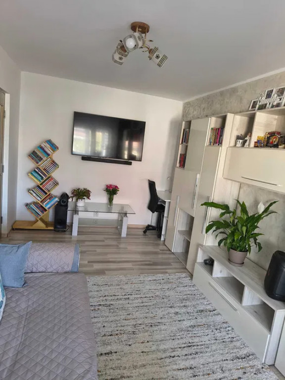 Apartament Cu 2 Camere Decomandate Zona Obcini