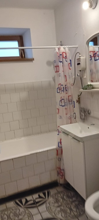 Garsoniera PARTER STURZA CU BAIE