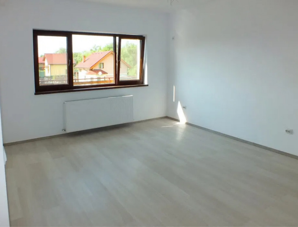 Apartament 2 camere, decomandat - zona Sanpetru