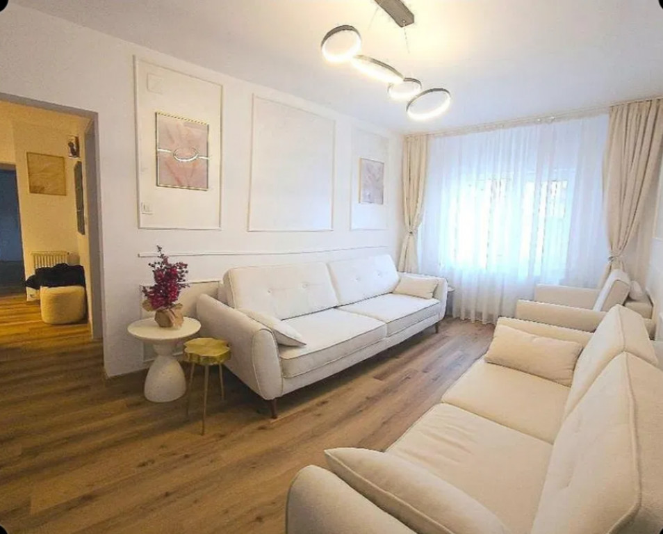 Apartament 4 camere, decomandat - zona Astra