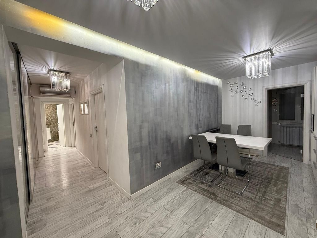 Apartament 3 camere decomandat zona centrală