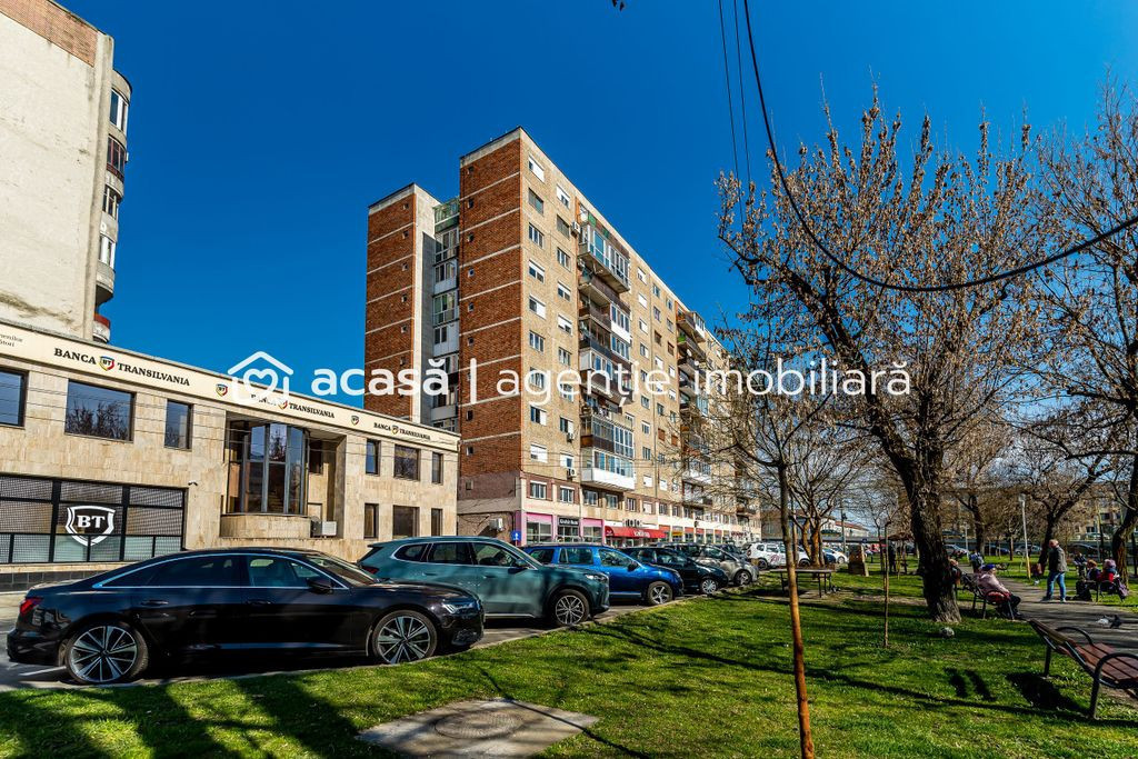 Apartament cu 3 camere în Podgoria Arad, vedere frumoas?...