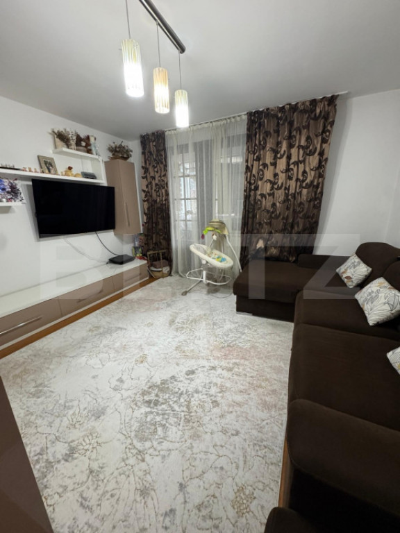 Apartament 4 camere decomandat zona 8 Mai