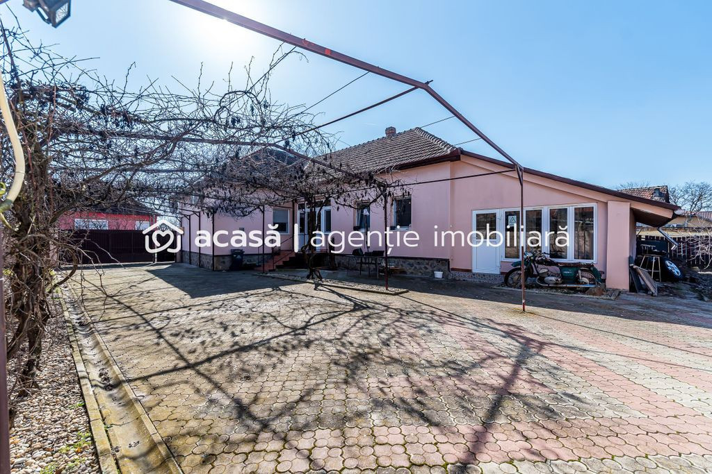 Casa ideală pentru familie: școală la 3 min + anexă p...