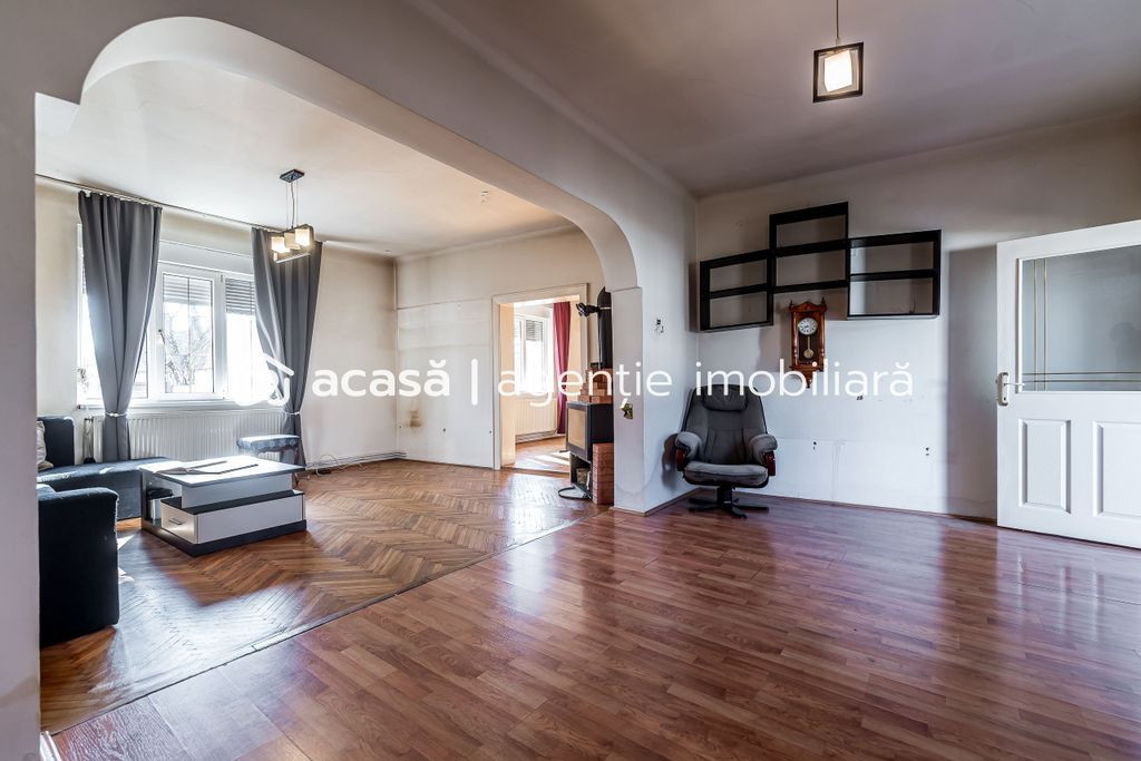 Casa ideală pentru familie: școală la 3 min + anexă p...