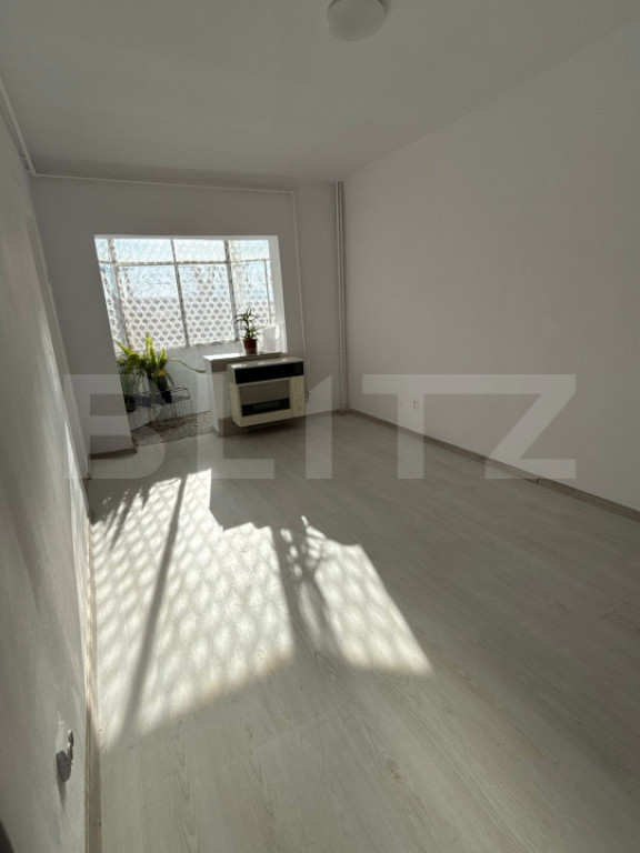 Garsonieră luminoasă cu vedere panoramică spre munte, Bar