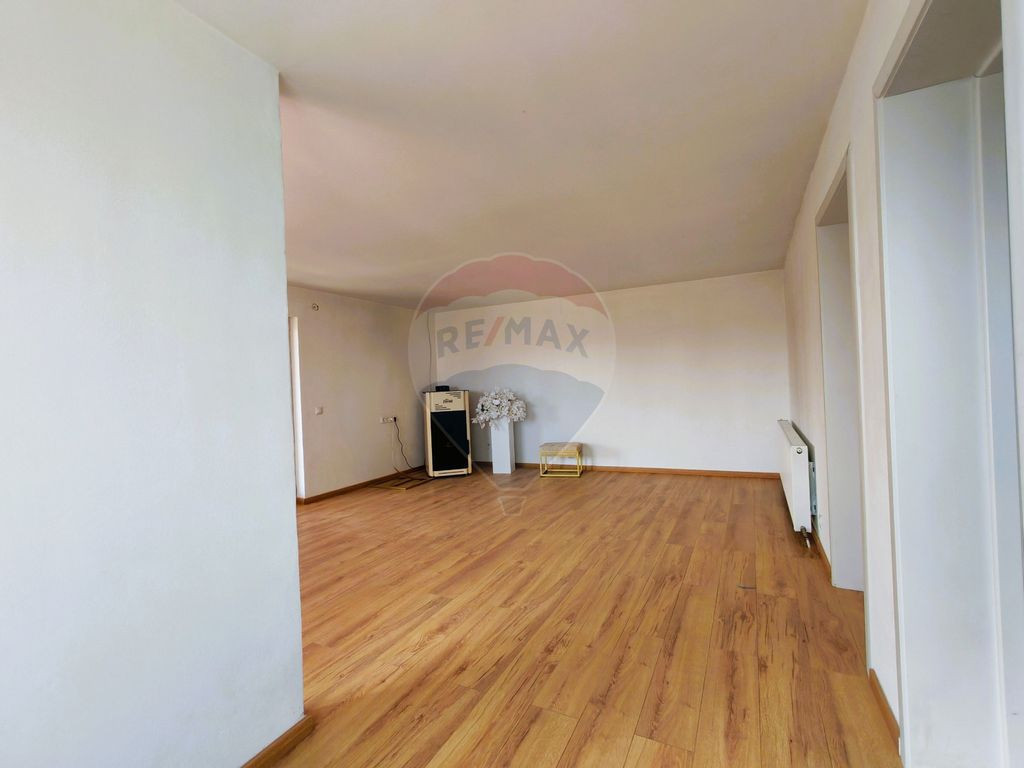 Casa cu 2 camere de vânzare