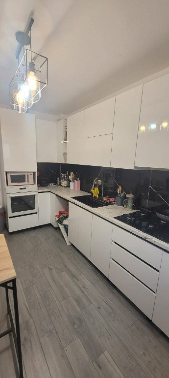 Apartament de 3 camere zona TRACTORUL,complex Vivamus