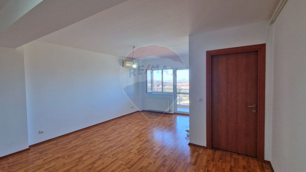 Apartament cu 3 camere de vânzare în zona Sud