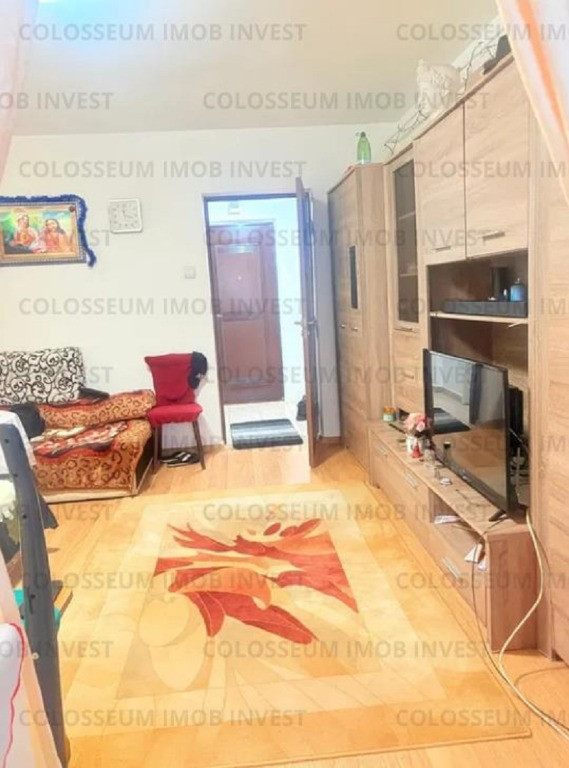 Garsoniera decomandata - zona Astra