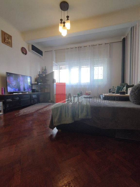 Apartament cu 3 camere de vanzare-Piata Victoriei