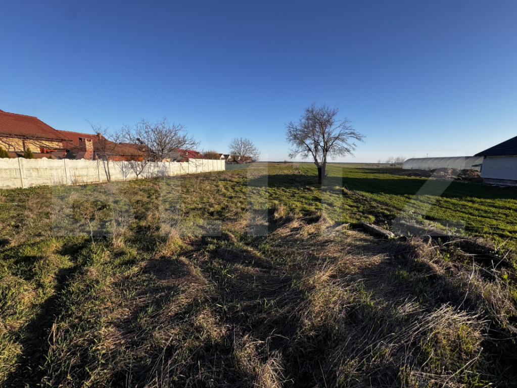 Teren intravilan 2166mp, Preajba