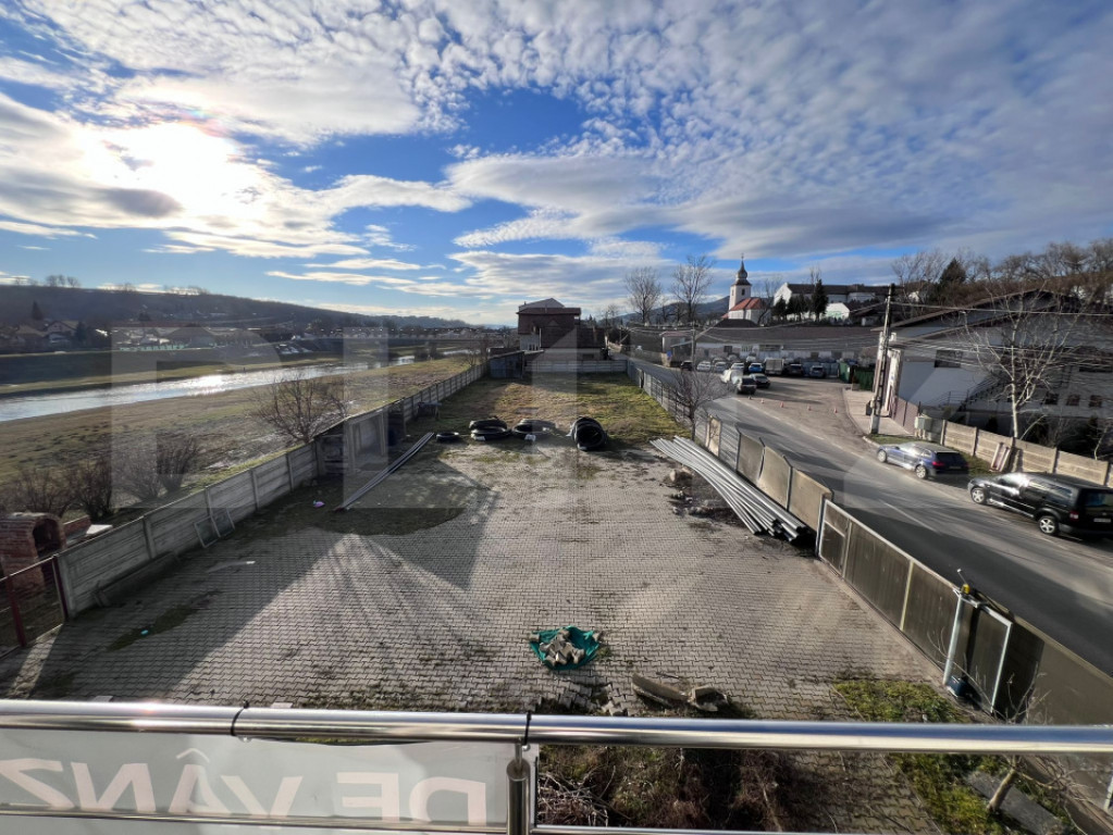 Teren 700 mp – ideal pentru dezvoltare afacere sau investi