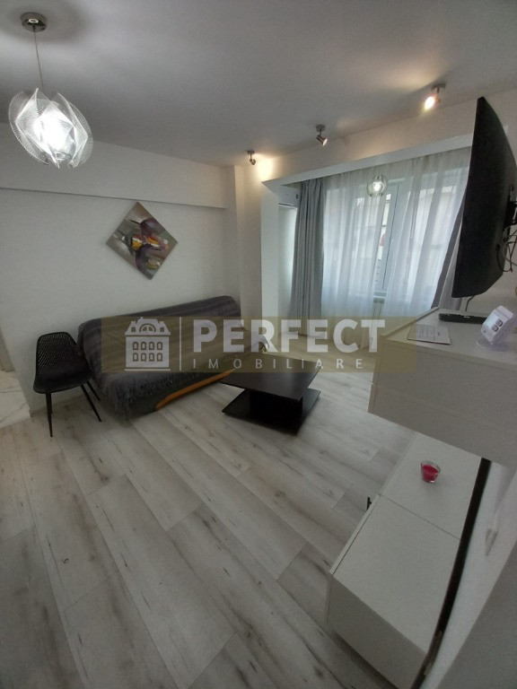 De INCHIRIAT! Ap.2 camere ULTRACENTRAL pret 400 euro/luna