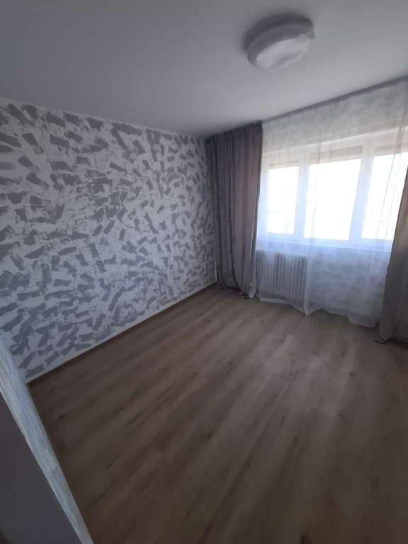 Cameră de cămin cu baie proprie,renovată complet