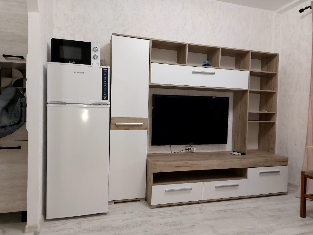 Cameră de cămin cu baie proprie,etaj 2,cu chirias (250euro)