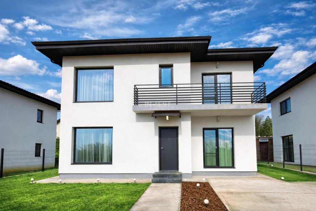 Vilă cu 5 camere și 3 băi situată în Bucium - Iași