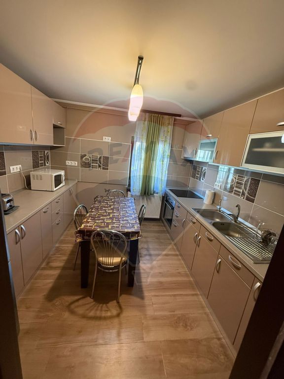 DE INCHIRIAT APARTAMENT 4 camere zona centrala